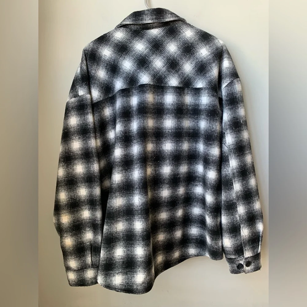 THREAD & SUPPLY Women’s Black & White Heavy Flannel Plaid Button-down Shirt